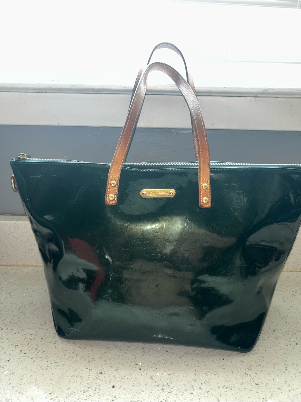Louis Vuitton Bellevue patent leather vernis tote bag in black - Picture 1 of 8
